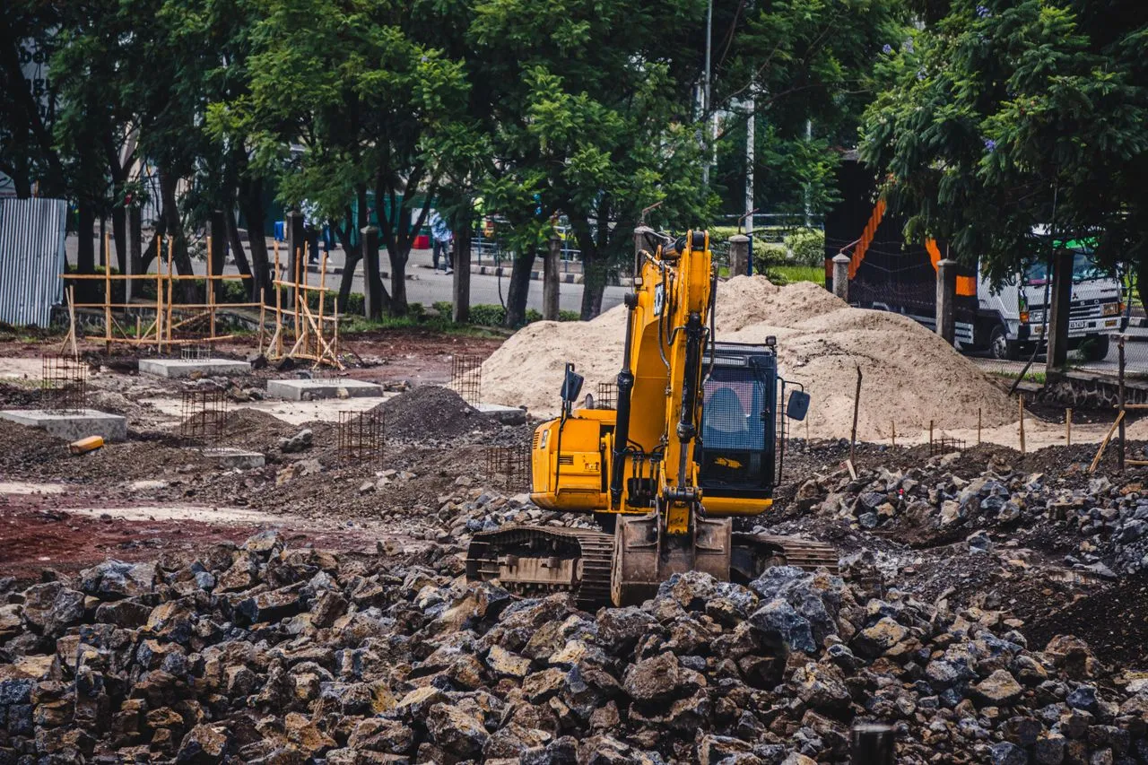 Location de pelle avec chauffeur — chantier en Île-de-France (1)