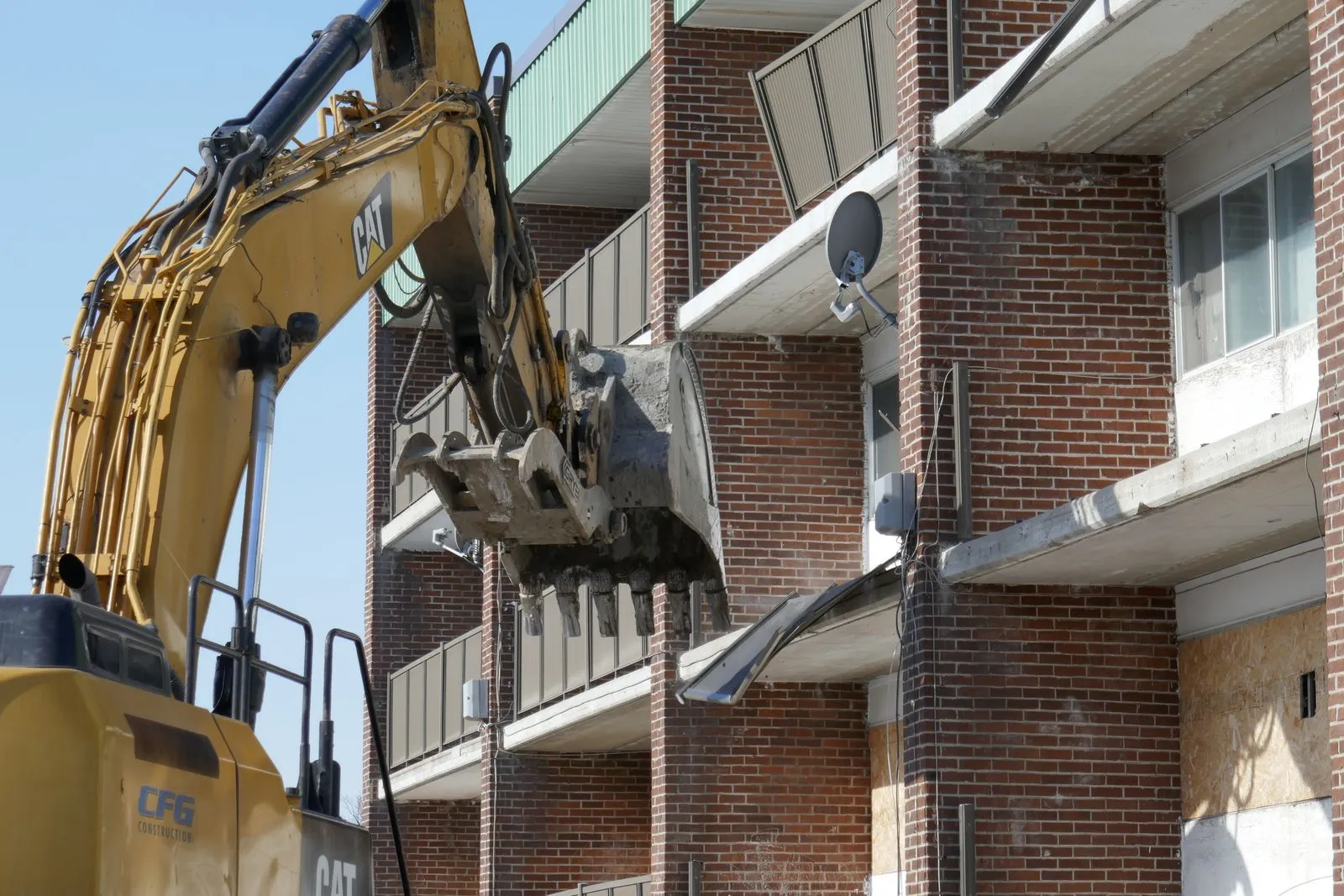 Démolition d'un bâtiment — Évry-Courcouronnes (91)